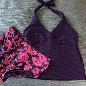 Lands’End texture v neck halter tankini set in size M (10-12)
